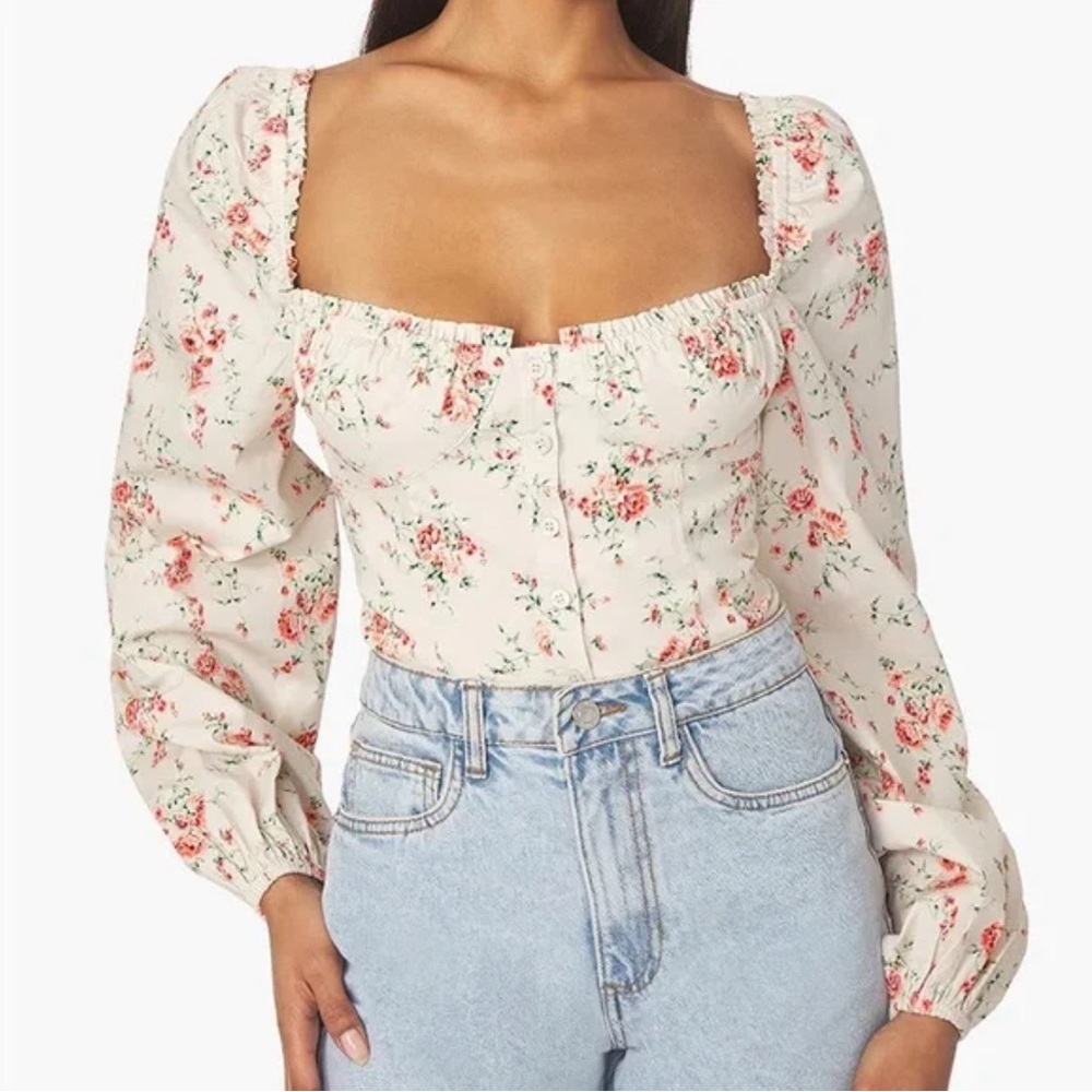 WEWOREWHAT Dainty Floral Ruched Cup Top with Long Sleeves Size M (NWT)